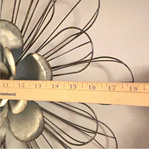 Set of 2 Floral Wire Wall Decor Silver Gold Jumbo Flowers - Picture 7 of 9